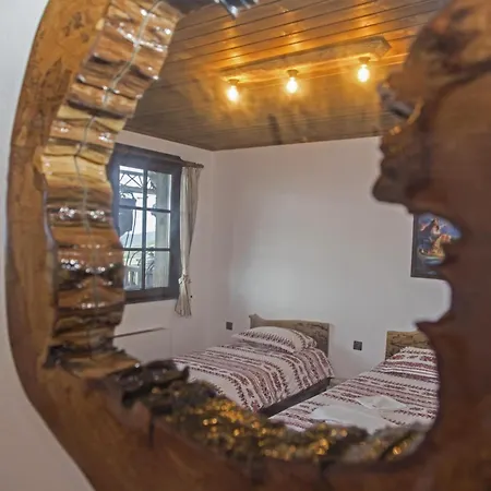 Chateau Erkech Triple بيت ضيافة Kozichino